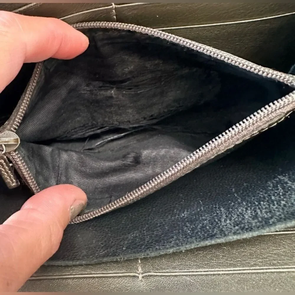 Gucci zip around wallet - Picture 7 of 9